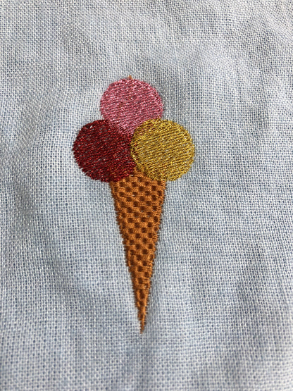 Eis mit drei Kugeln
